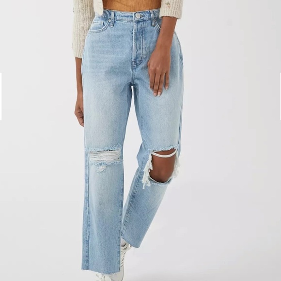 Urban Outfitters BDG High-Waisted Slim Straight Jean – Ripped Light Wash